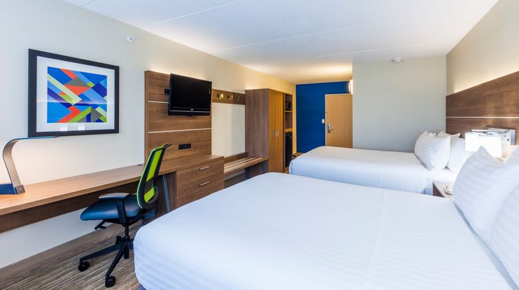 Holiday Inn Express Hotel & Suites Room