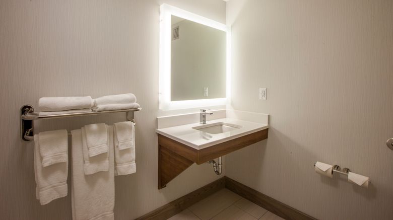 <b>Holiday Inn Express Hotel & Suites Room</b>. Images powered by <a href="https://www.leonardoworldwide.com/" title="Leonardo Worldwide" target="_blank">Leonardo</a>.