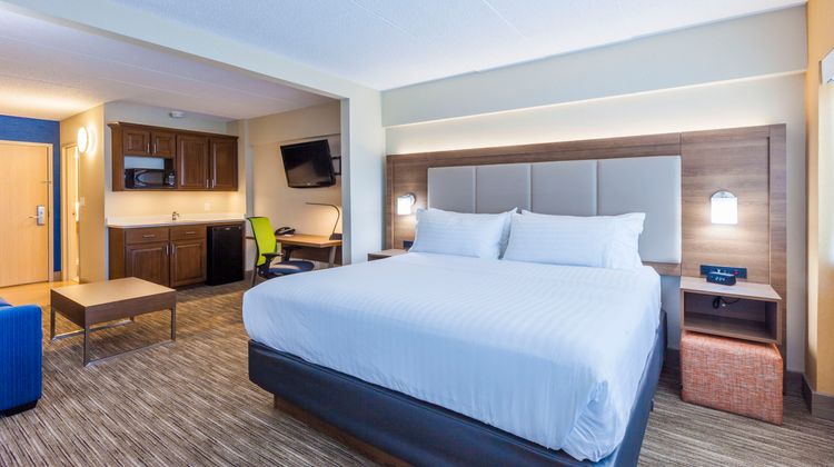 Holiday Inn Express Hotel & Suites Room