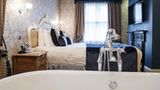 <b>Drayton Court Hotel Suite</b>. Images powered by <a href="https://www.leonardoworldwide.com/" title="Leonardo Worldwide" target="_blank">Leonardo</a>.