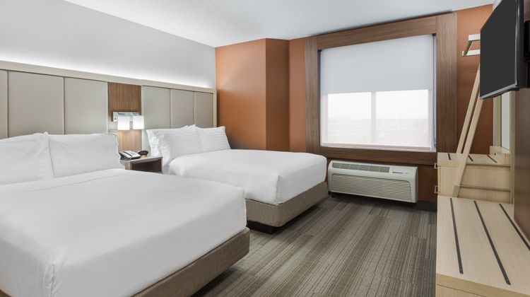 Holiday Inn Express Hotel & Suites Suite