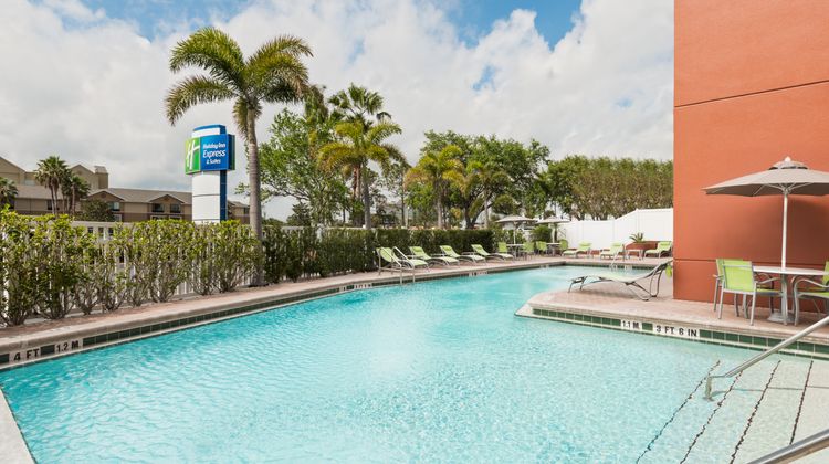 Holiday Inn Express Hotel & Suites Pool