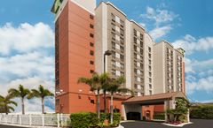 Holiday Inn Express Hotel & Suites