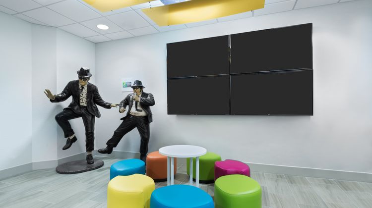Holiday Inn Express Hotel & Suites Recreation
