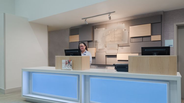 Holiday Inn Express Hotel & Suites Lobby