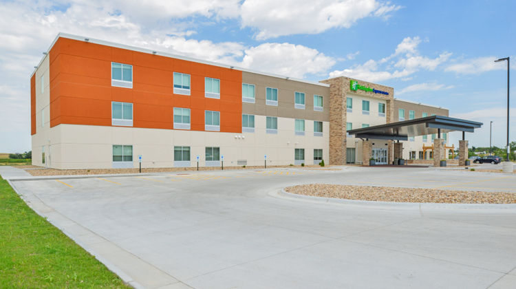 Holiday Inn Express & Suites Chadron Exterior