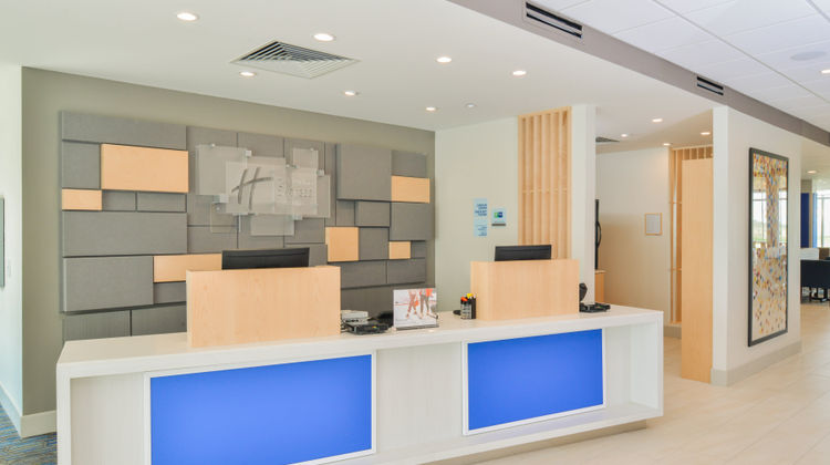 Holiday Inn Express & Suites Chadron Lobby