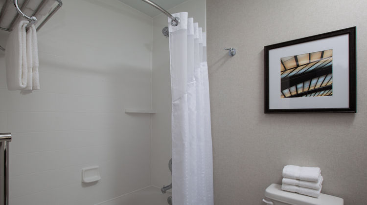 Holiday Inn Cleveland Clinic Room