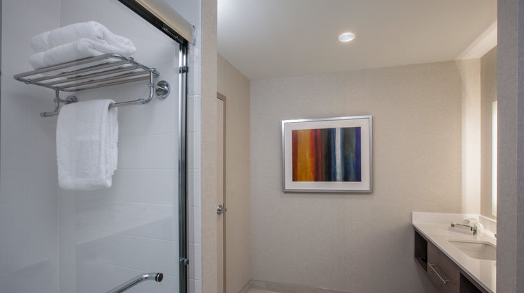 Holiday Inn Cleveland Clinic Suite