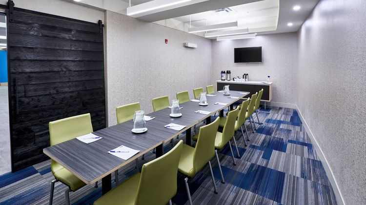 Holiday Inn Express Hotel & Suites Meeting