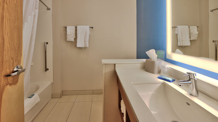 Holiday Inn Express & Suites Roswell Room