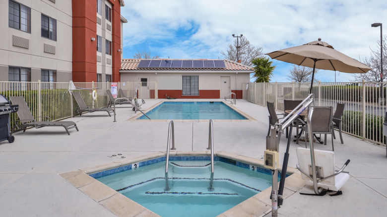 <b>Holiday Inn Express Pool</b>. Images powered by <a href="https://www.leonardoworldwide.com/" title="Leonardo Worldwide" target="_blank">Leonardo</a>.