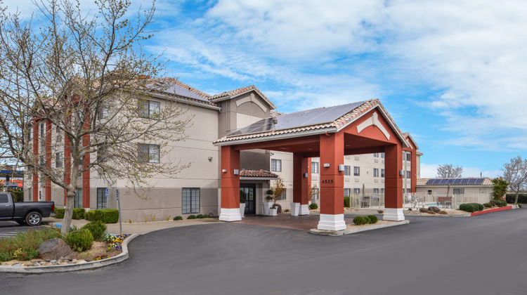 Holiday Inn Express Exterior