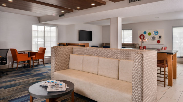 Holiday Inn Express Lobby