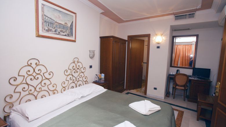<b>Hotel Domus Florentiae Room</b>. Images powered by <a href="https://www.leonardoworldwide.com/" title="Leonardo Worldwide" target="_blank">Leonardo</a>.