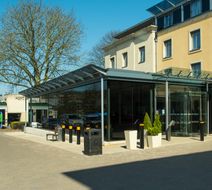 Holiday Inn Express Bath Exterior