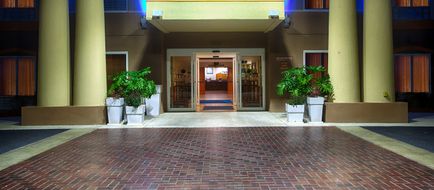 Holiday Inn Express Hotel & Suites Exterior