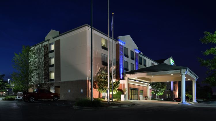 Holiday Inn Express Exterior