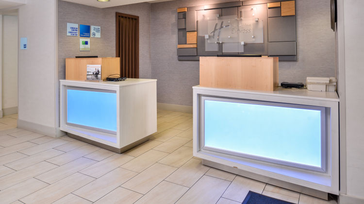 Holiday Inn Express Lobby