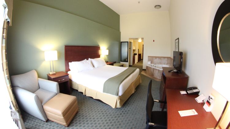 Holiday Inn Express Cocoa Suite