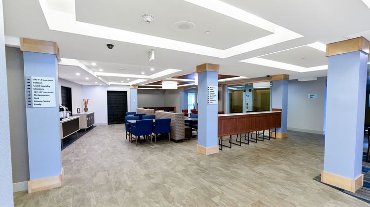 Holiday Inn Express Hotel & Suites Exterior