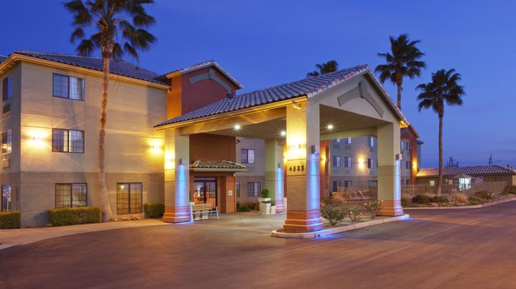 Holiday Inn Express Exterior