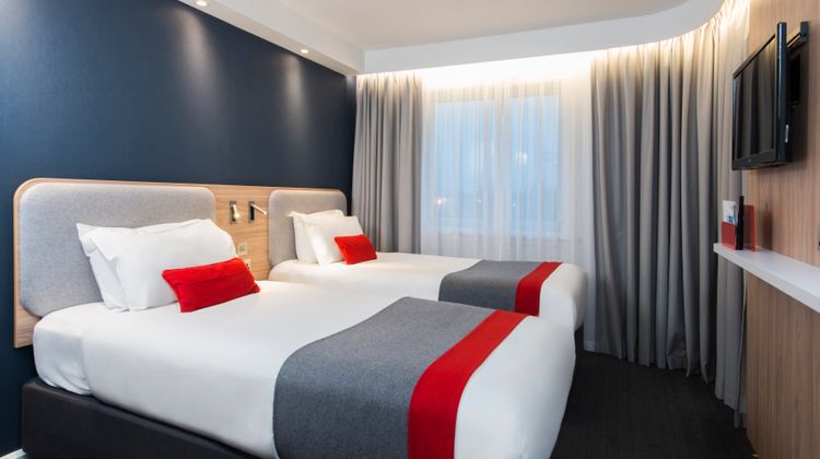 Holiday Inn Express Bath Room