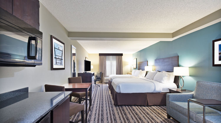 Holiday Inn Harrisburg East Suite