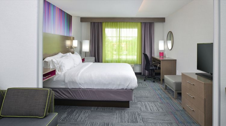 Holiday Inn Express/Suites Shippensburg Suite