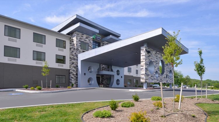 Holiday Inn Express/Suites Shippensburg Exterior