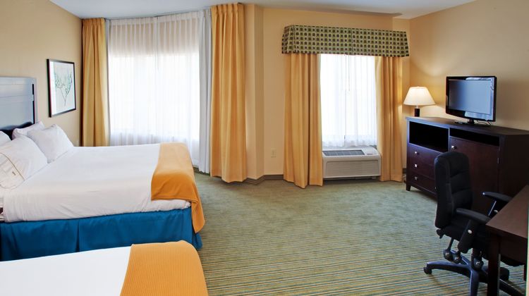 Holiday Inn Express Waterloo-Cedar Falls Room