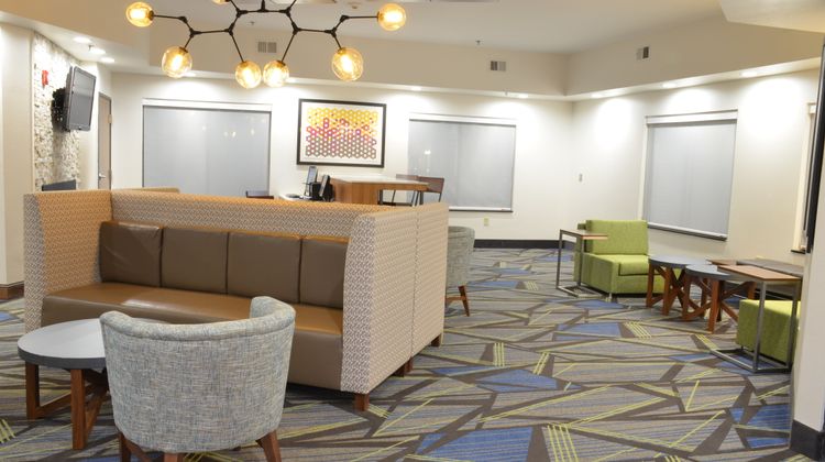 Holiday Inn Express Waterloo-Cedar Falls Lobby