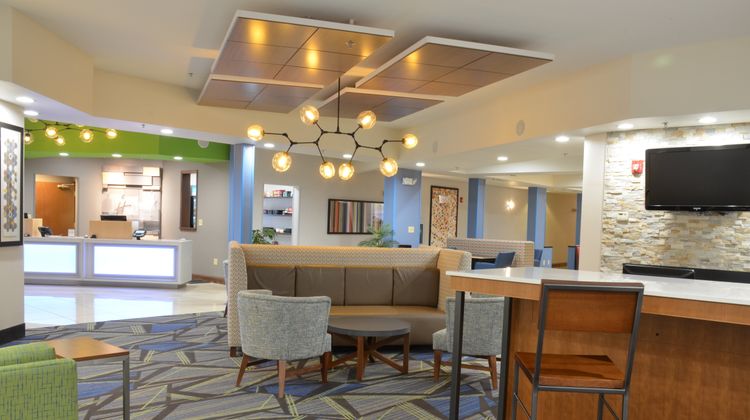 Holiday Inn Express Waterloo-Cedar Falls Lobby