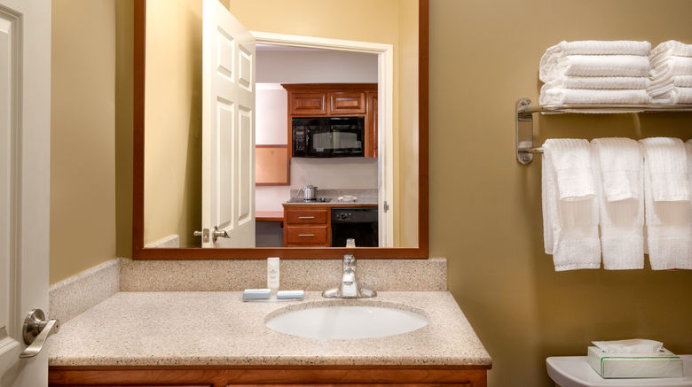 <b>Candlewood Suites LAX Hawthorne Room</b>. Images powered by <a href="https://www.leonardoworldwide.com/" title="Leonardo Worldwide" target="_blank">Leonardo</a>.