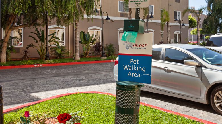 <b>Candlewood Suites LAX Hawthorne Lobby</b>. Images powered by <a href="https://www.leonardoworldwide.com/" title="Leonardo Worldwide" target="_blank">Leonardo</a>.