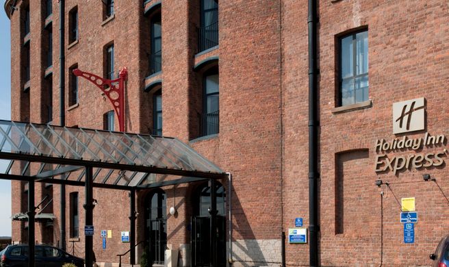 Holiday Inn Express Albert Dock Exterior