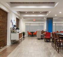 Holiday Inn Express Hotel & Suites Lobby