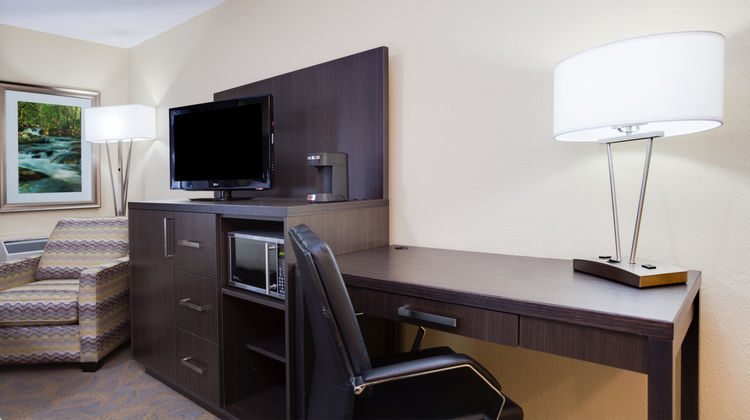 Holiday Inn Express & Suites Fredericton Room