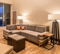 Holiday Inn Joplin Lobby
