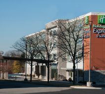 Holiday Inn Express & Suites Johnstown Exterior