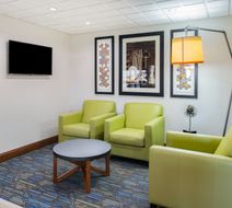 Holiday Inn Express Hotel & Suites Exterior