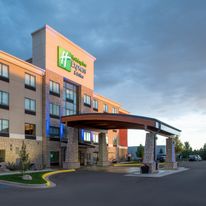 Holiday Inn Express Hotel & Suites