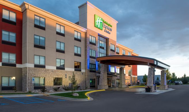 Holiday Inn Express Hotel & Suites Exterior