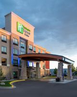 Holiday Inn Express Hotel & Suites