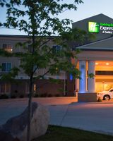 Holiday Inn Express Hotel & Suites