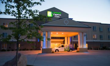 Holiday Inn Express Hotel & Suites