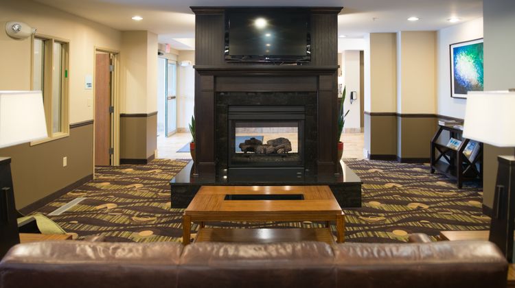 Holiday Inn Express Hotel & Suites Lobby