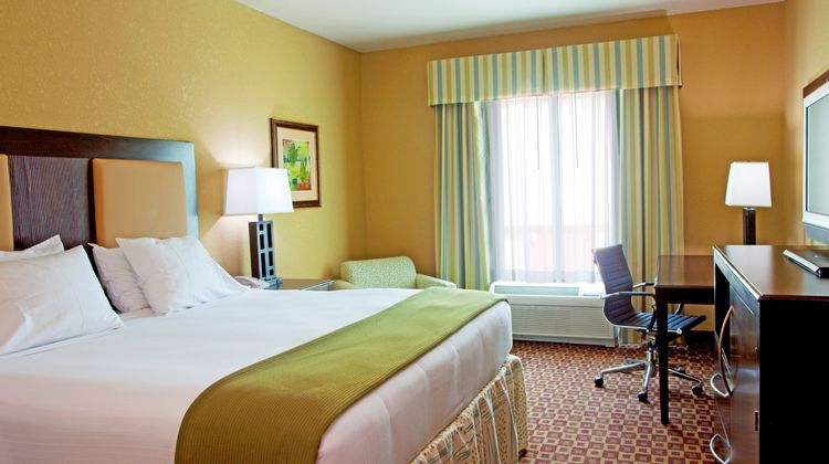 Holiday Inn Express Hotel & Suites Room