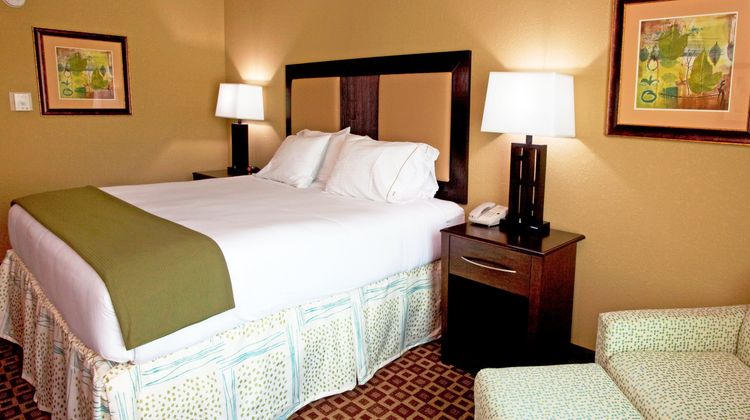 Holiday Inn Express Hotel & Suites Room