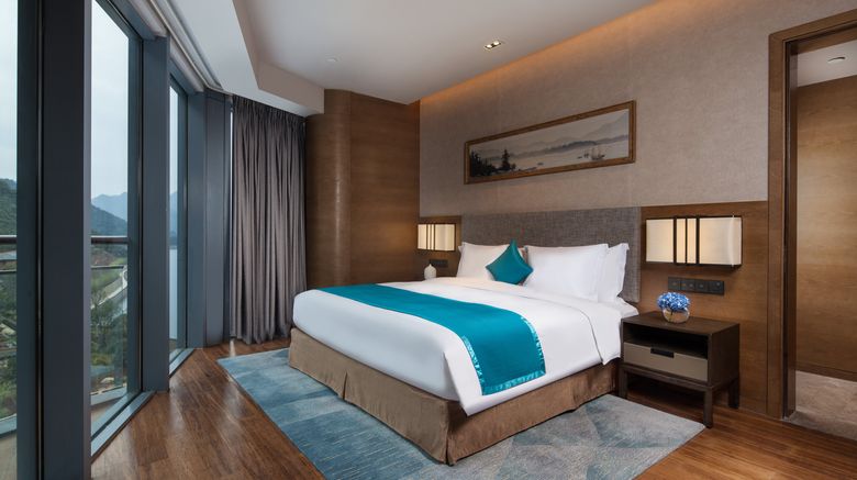 <b>Crowne Plaza Thousand Island Lake Room</b>. Images powered by <a href="https://www.leonardoworldwide.com/" title="Leonardo Worldwide" target="_blank">Leonardo</a>.